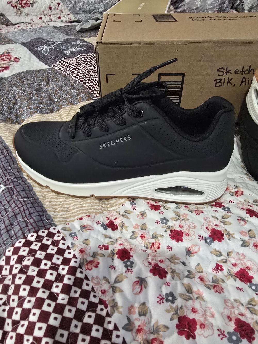 Skechers Black And White Sz 8.5 Like New